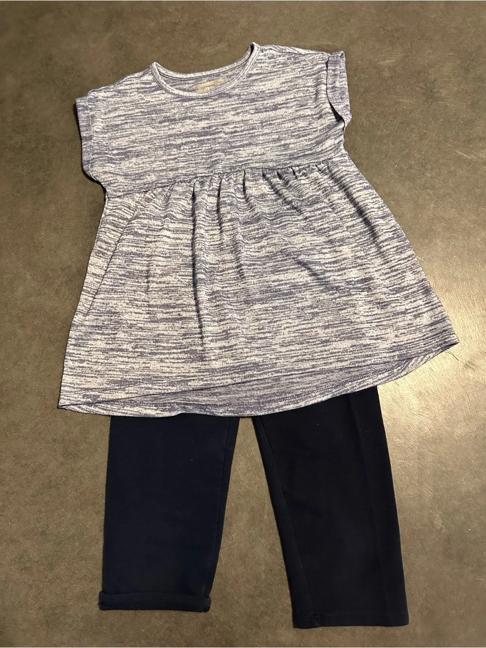 Girls Capri Leggings and Shirt outfit size 8